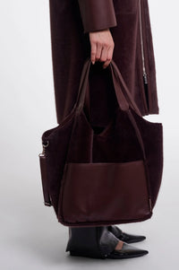 Rino & Pelle Chi handbag in Fudge cloak