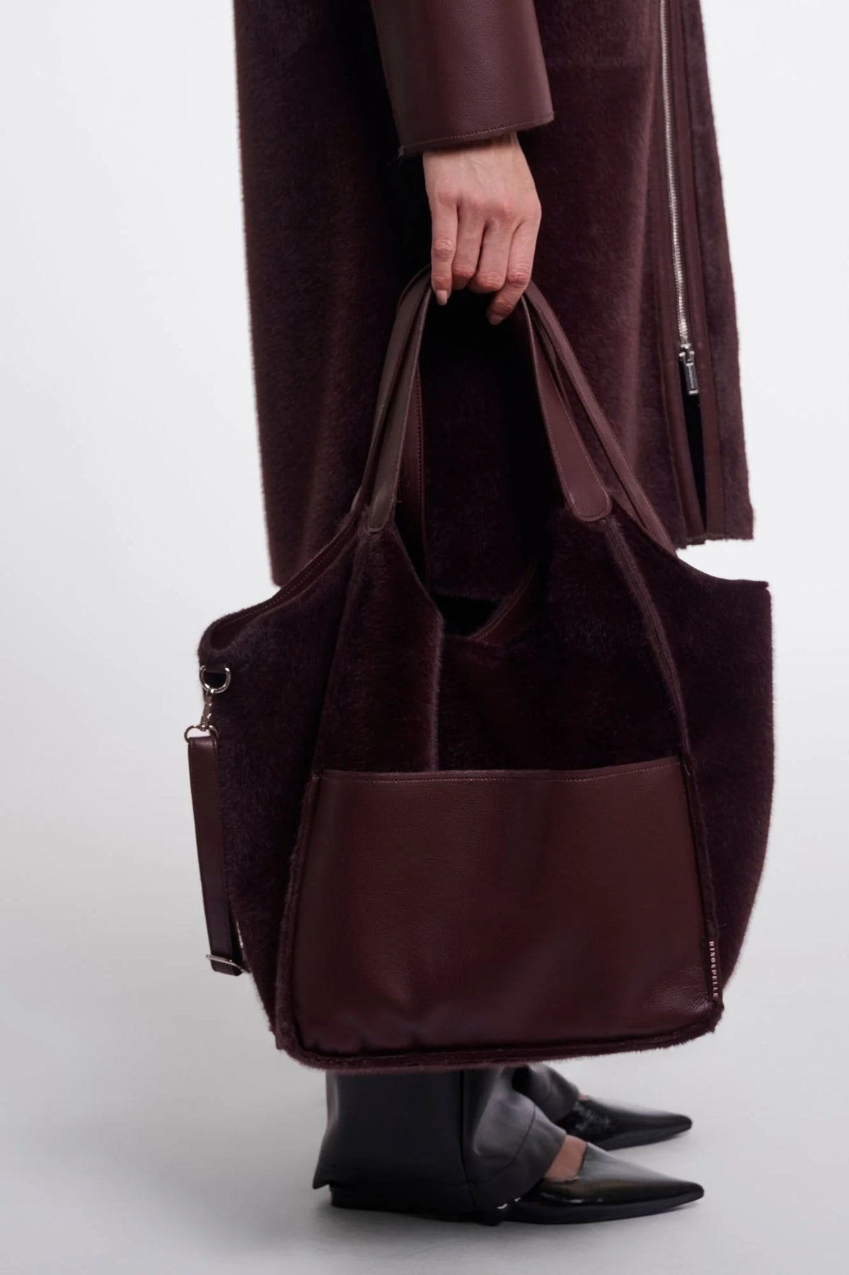 Rino & Pelle Chi handbag in Fudge cloak